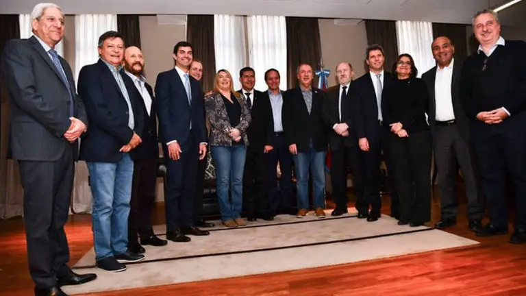 Por la reducción de Ganancias e IVA, advierten que en algunas provincias peligra el pago de sueldos