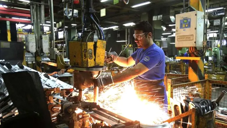 La UIA asegura que se perdieron 54.400 empleos en el sector en un año