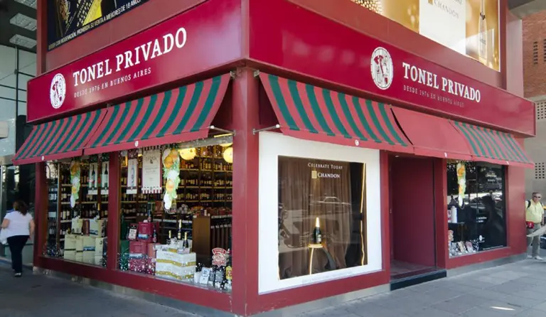 Tonel Privado, otra cadena de vinerías con problemas financieros por la crisis del país