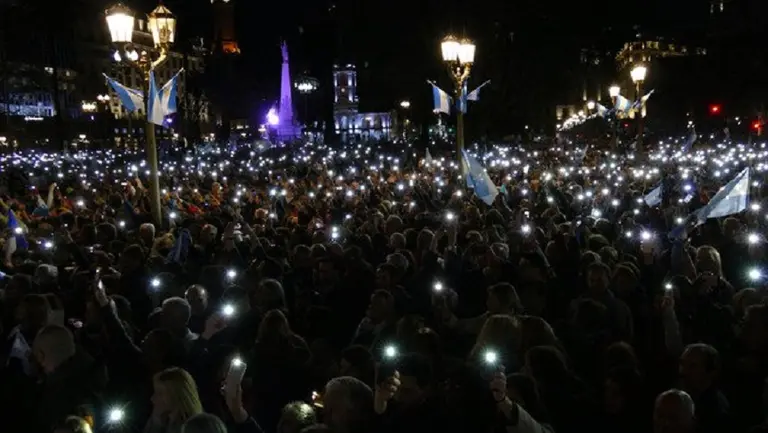 La oposición salió a cuestionar la movilización en apoyo de Mauricio Macri