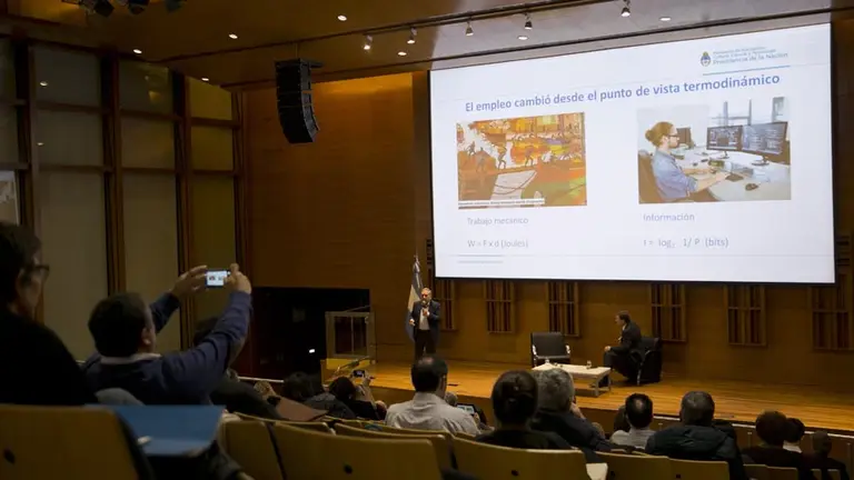 Expertos dialogaron sobre los desafíos y oportunidades del trabajo del futuro