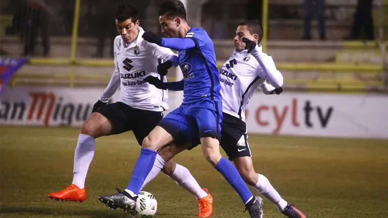 Luego de los traspiés de Tinelli y Grinbank, un empresario argentino busca triunfar en el fútbol español