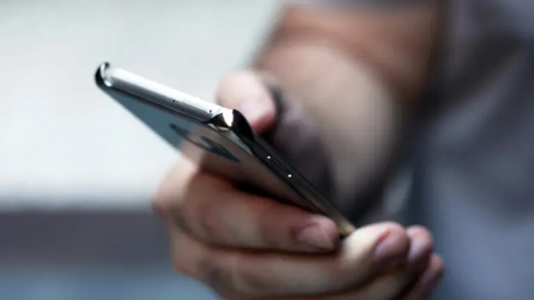 Amenazas, estafas y extorsiones: usan celulares prepagos y frustran investigaciones