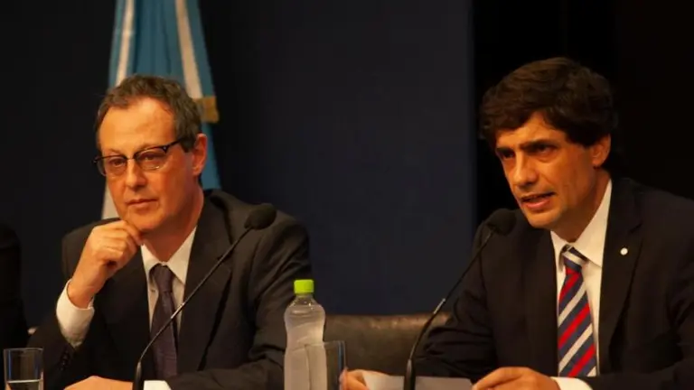 Cuáles son las cuatro medidas que anunció Lacunza para atravesar la inestabilidad financiera