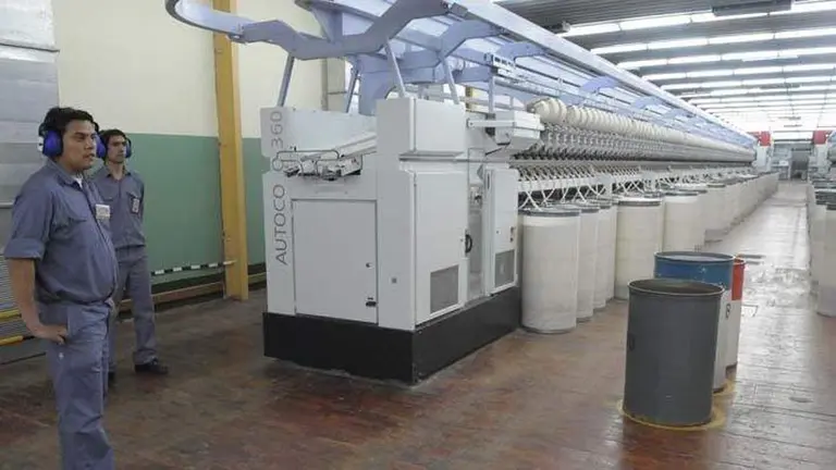 Cierra Coteminas Argentina y despide 200 operarios