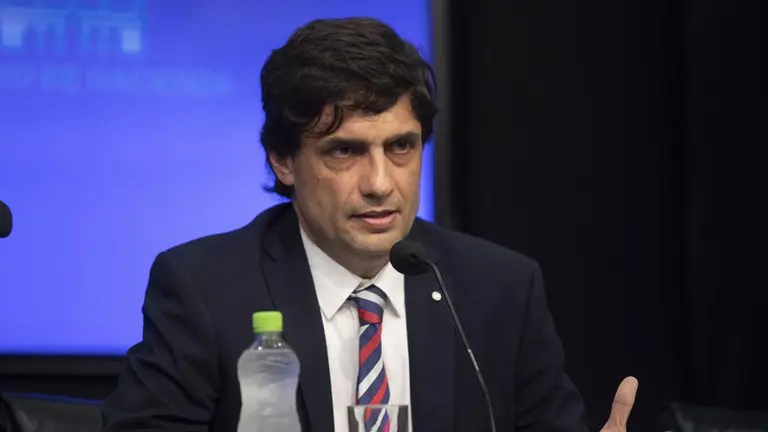 Qué significa "reperfilar" y qué diferencia hay con refinanciar y reestructurar una deuda