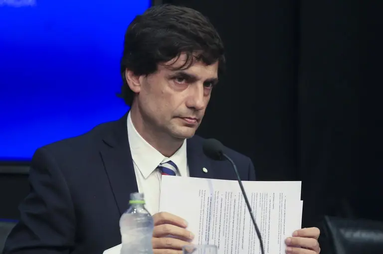 Lacunza canceló reunión con banqueros, que mastican bronca por las trabas a Fondos Comunes