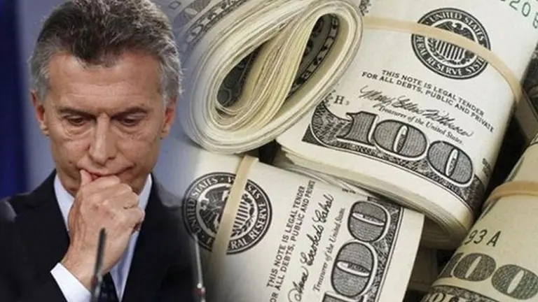 El mercado desconfía del control de cambios: sube el riesgo país y caen depósitos en dólares en los bancos