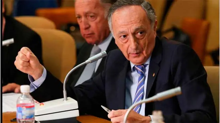 Titular de la UIA criticó el modelo macrista y aseguró que "las paritarias se tienen que reabrir"