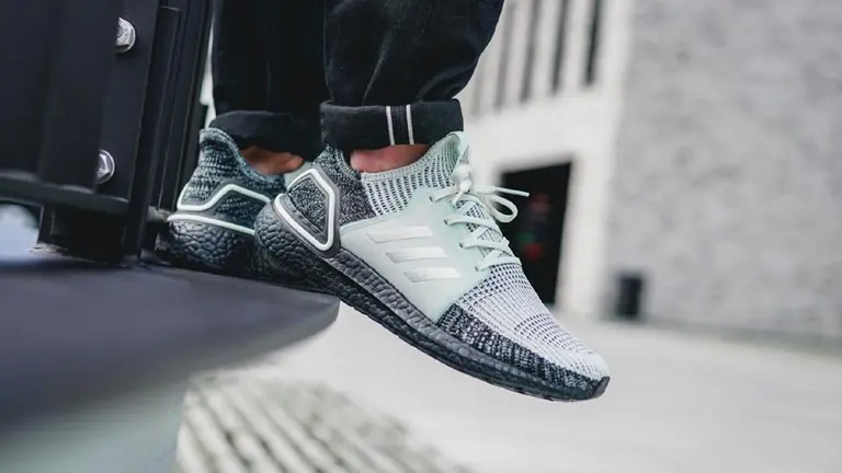 ¿Cuánto cuesta hacer un par de zapatillas de Nike o Adidas que luego se venden a u$s100?