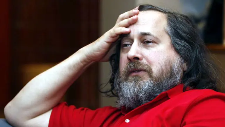 Escándalo en el software libre: ¿por qué renunció su "padre" al MIT?