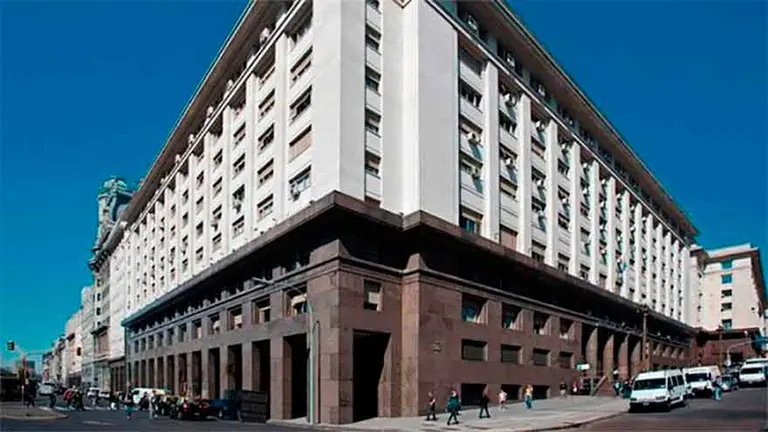 Hacienda dispone otra emisión de Letes por $4.110 millones y se financia con fondos de Transporte