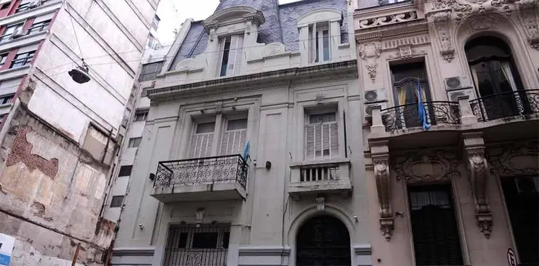 Instituto Patria: revelan que un empleado robó u$s100 mil ocultos en una caja