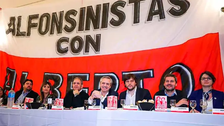 Alberto Fernández se reunió con radicales y elogió a Raúl Alfonsín