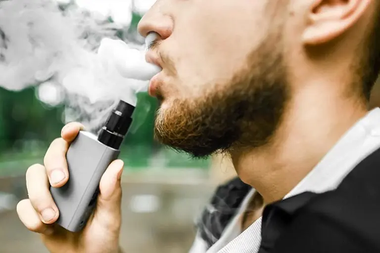 Aumentan las muertes relacionadas con vapeo del cigarrillo electrónico