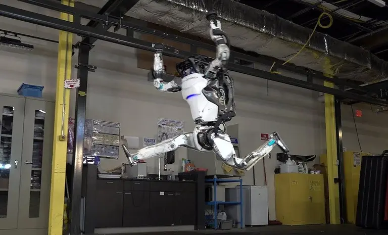 Video: Atlas, el robot de Boston Dynamics, cada vez más cerca de tener la agilidad de un humano