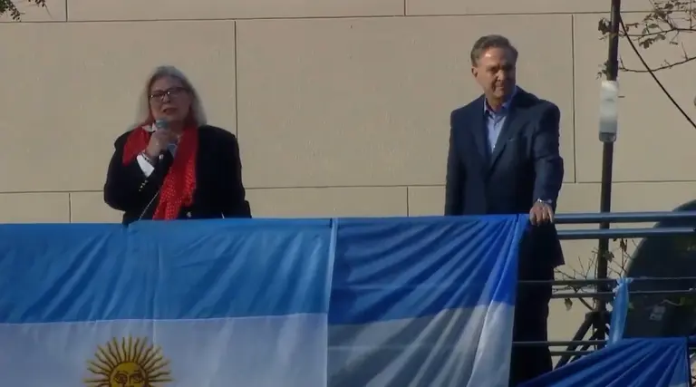 Una Elisa Carrió verborrágica criticó a la militancia y tuvo que "recalcular"