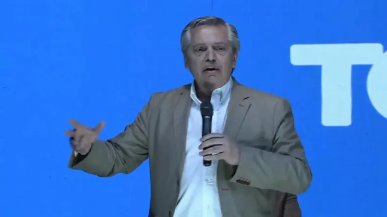 Alberto Fernández le respondió a Mauricio Macri: "Lo único que generó fueron pobres"