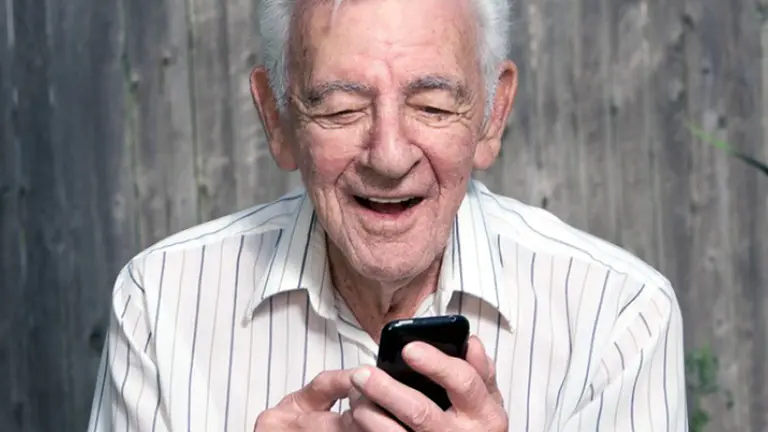 Configurá un celular Android para una persona mayor con estas aplicaciones sencillas