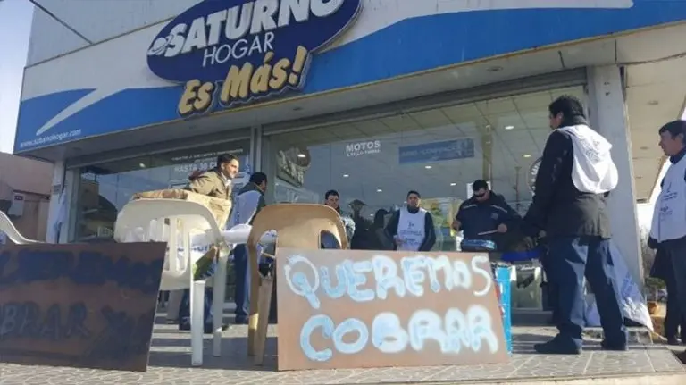 Quebró la cadena de electrodomésticos Lucaioli y Saturno Hogar: 500 empleados se quedaron sin trabajo