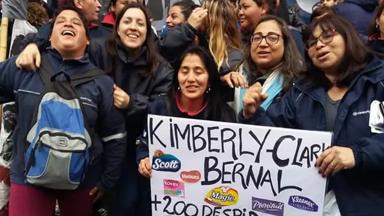 A una semana de la ocupación de Kimberly Clark, Gobierno trata de mediar en el conflicto