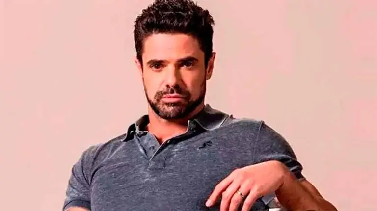 Video: la hilarante reacción de una abuela que busca las fotos íntimas de Luciano Castro