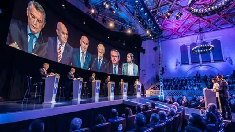 Cómo les fue a los candidatos presidenciales al revisar los datos que dieron en el debate