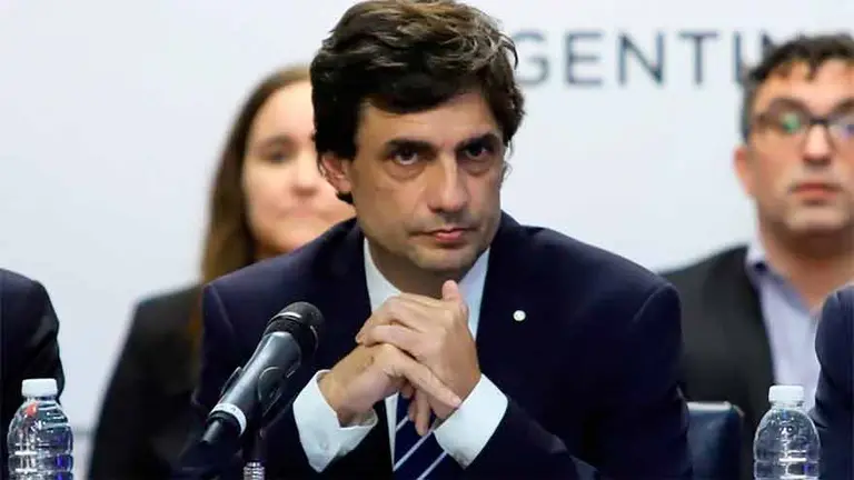 Lacunza justificó el cepo, negó nuevas medidas y respondió las críticas de Axel Kicillof