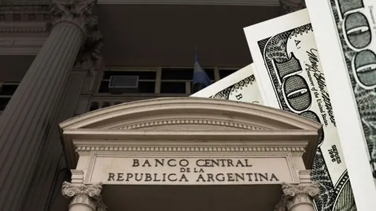 Cuáles son las operaciones cambiarias que le hacen perder reservas al Banco Central en plena cosecha