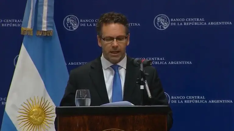 Sandleris criticó una medida del Banco Central: qué le respondieron