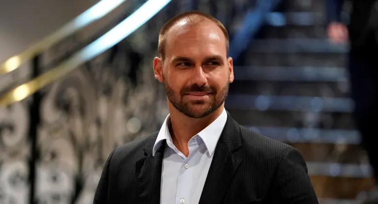 El hijo de Jair Bolsonaro lanzó una dura ironía sobre el precio del dólar en la Argentina