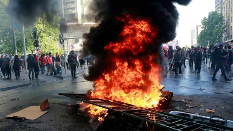 Chile: incidentes en una nueva gran marcha contra el gobierno de Piñera
