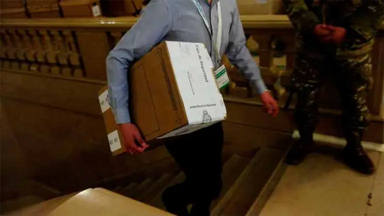 Arrancó la "guerra de relatos" por el escrutinio definitivo y Cambiemos prepara una fiesta para despedir a Mauricio Macri