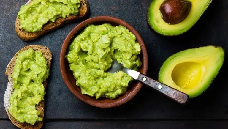 Los increíbles beneficios a la salud que te da comer una palta por día