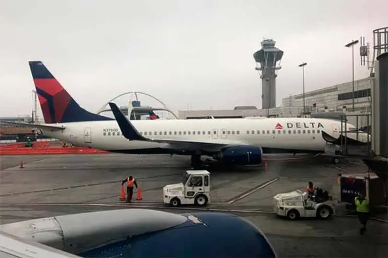 Tragedia en Estados Unidos: un operario murió succionado por el motor de un avión