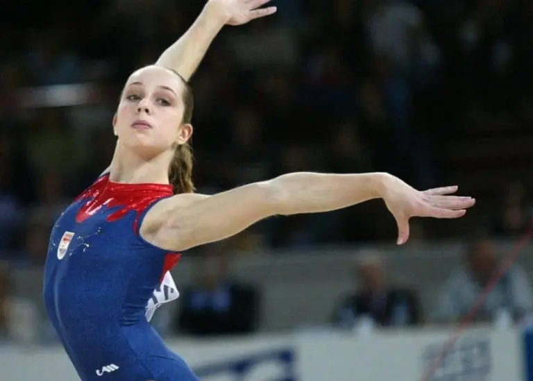 Video: el sorprendente paso de estrella de la gimnasia a "porno star"’