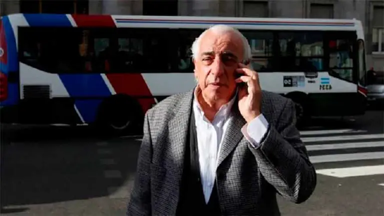 "Alberto va a tener que seguir con el cepo y darle a la maquinita porque hay que meter plata en el mercado"