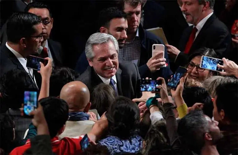 Forbes analizó la "patética economía" argentina y dio un pronóstico negativo por el peso de la deuda