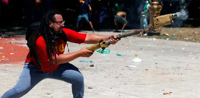 Reapareció el "gordo mortero" y pidió "tirar abajo" el gobierno de Sebastián Piñera en Chile