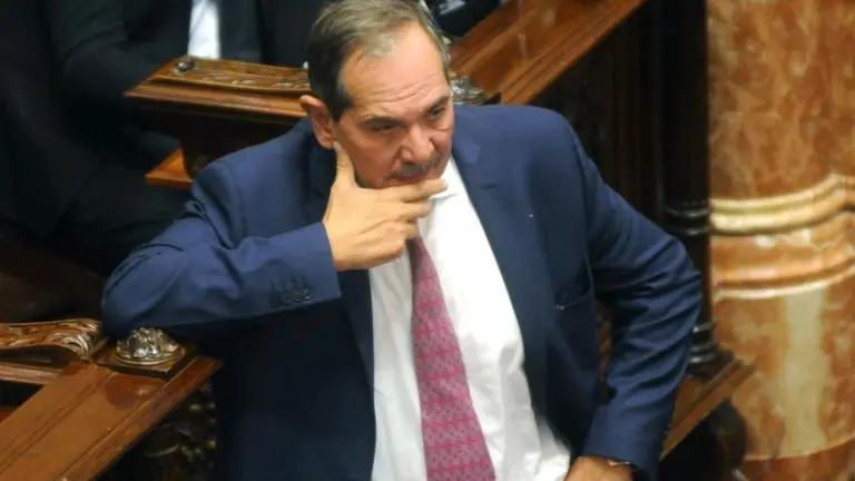 La inesperada actitud de Alperovich: publicó en sus redes el nombre de la sobrina que lo denunció