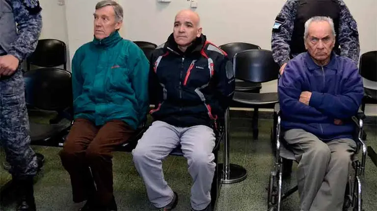 Condenan a penas de más de 40 años de prisión a curas por los abusos en el Instituto Provolo