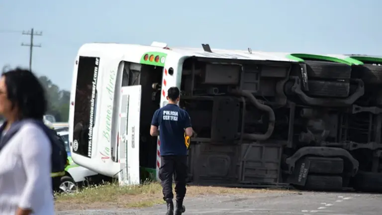 Tragedia en la ruta 2: "Mi sobrina nos llamó a los gritos y nos dijo que el chofer se quedó dormido"