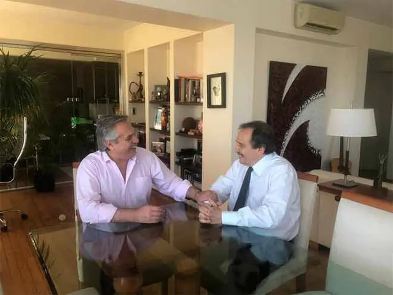En medio de rumores sobre el ofrecimiento de un cargo, Alberto se reunió con Ricardo Alfonsín