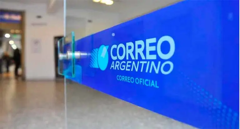 Una militante de La Cámpora y una dirigente del massismo toman el control del Correo Argentino