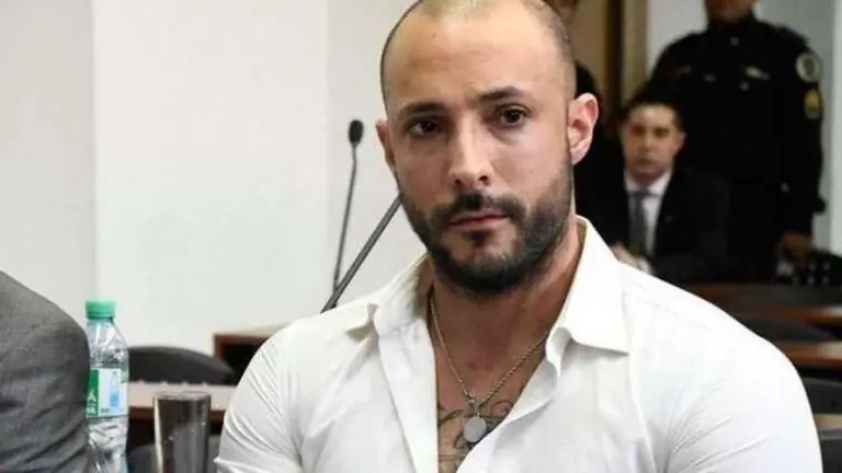 Guerra contra el dólar blue: allanan financiera, encuentran $500 millones y detienen a Fariña