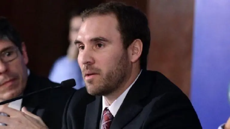 Economía declaró desierta la licitación que buscaba conseguir fondos para pagar el bono dual