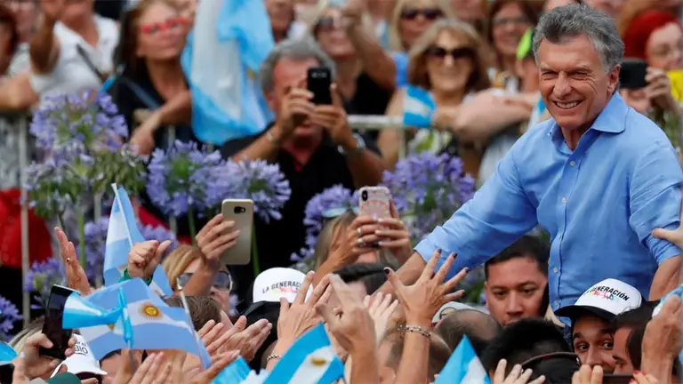Macri lloró y fue llevado en andas tras su discurso en Plaza de Mayo