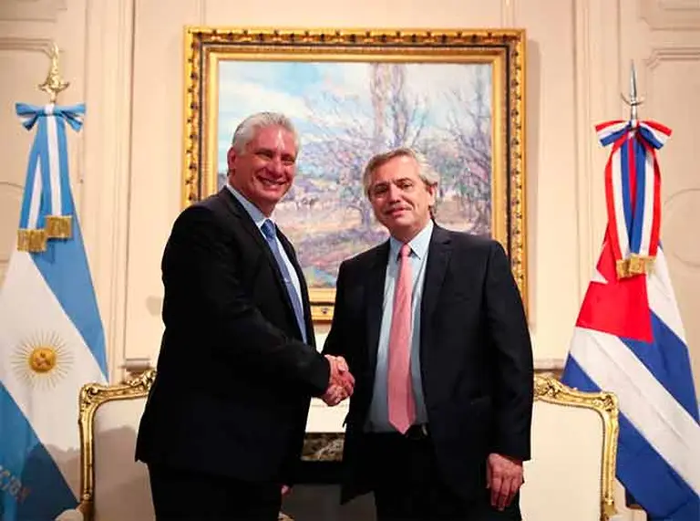 Alberto Fernández se reunió con el presidente de Cuba con quien habló de intercambio de remedios y alimentos