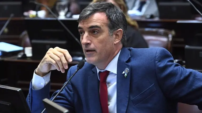 Post- papelón: ¿qué dijo Esteban Bullrich tras el escándalo de la careta en el Senado?