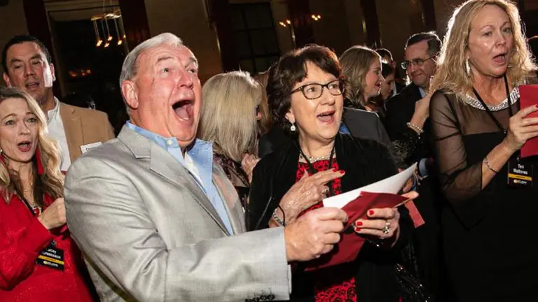 Bono de fin se año: dueño de una inmobiliaria regaló u$s10 millones a sus empleados